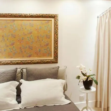 Apartment Modern Flat Historic 1200s Palace Steps From Navona Rome