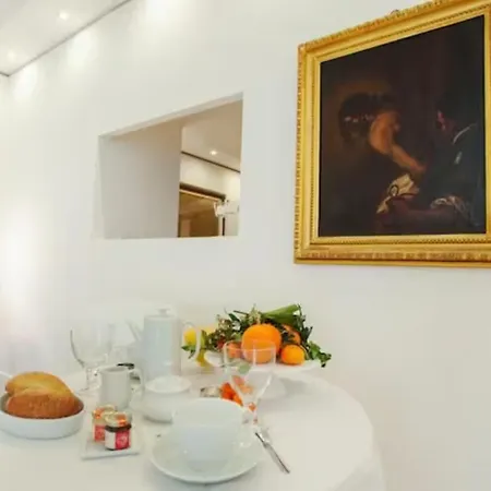Modern Flat Historic 1200s Palace Steps From Navona *