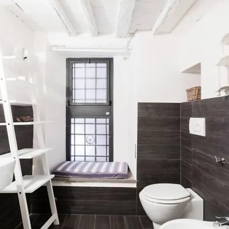 Modern Flat Historic 1200s Palace Steps From Navona *