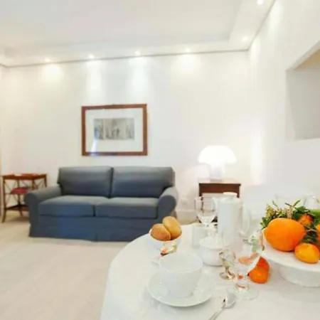 Modern Flat Historic 1200s Palace Steps From Navona *