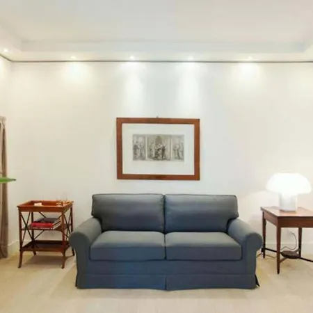 Modern Flat Historic 1200s Palace Steps From Navona *